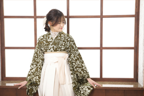 卒業袴 流行の色柄を揃えています。お気に入りの1着が見つかります★