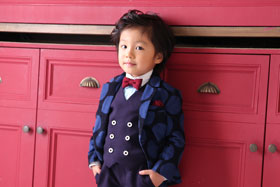 七五三 3歳 男の子 リバーシブルのベストにネクタイとチーフは色を合わせて