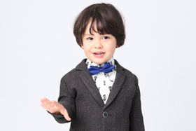 七五三 3歳 男の子 蝶ネクタイと柄シャツでスーツスタイルもカジュアルダウンがイマドキ！