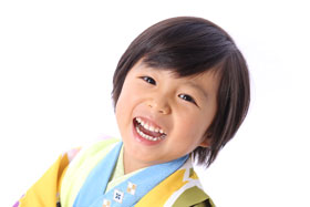 七五三  3歳 男の子 水色のシャツに蝶ネクタイ、ブロックチェック柄でさわやかに