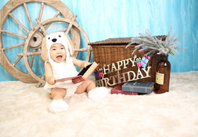 ベビー1歳バースデー わんちゃんの着ぐるみは年賀状用にも人気です